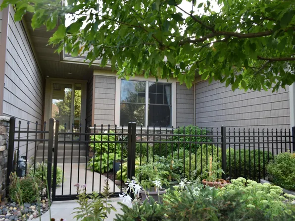 10726 Lyndale Bluffs Trl, Bloomington, MN 55420