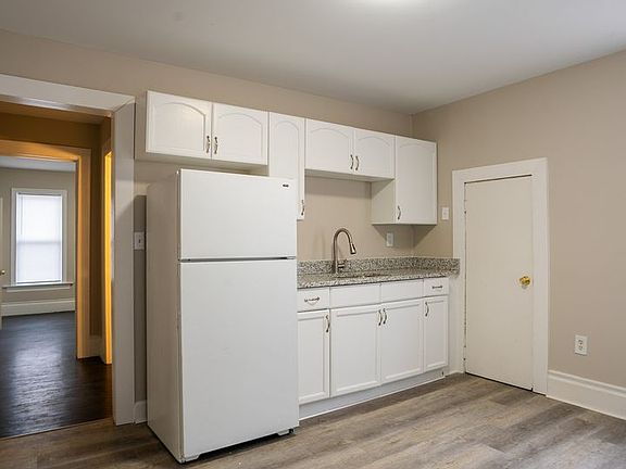 3rd image of 25 Parkview St #B