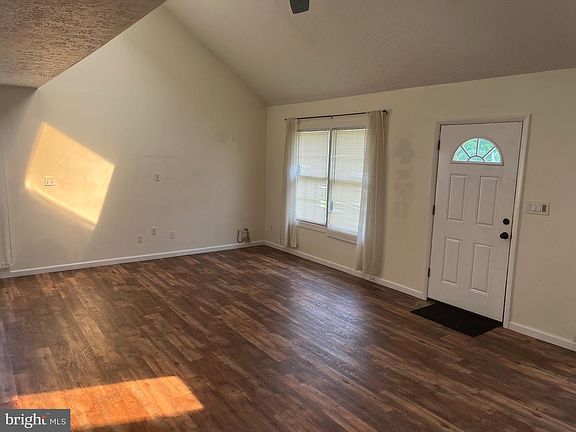 5th image of 204 Kennard Ave