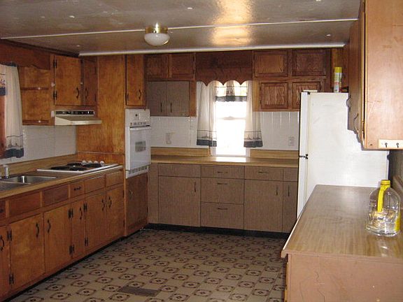 3rd image of 140 Smith Ln