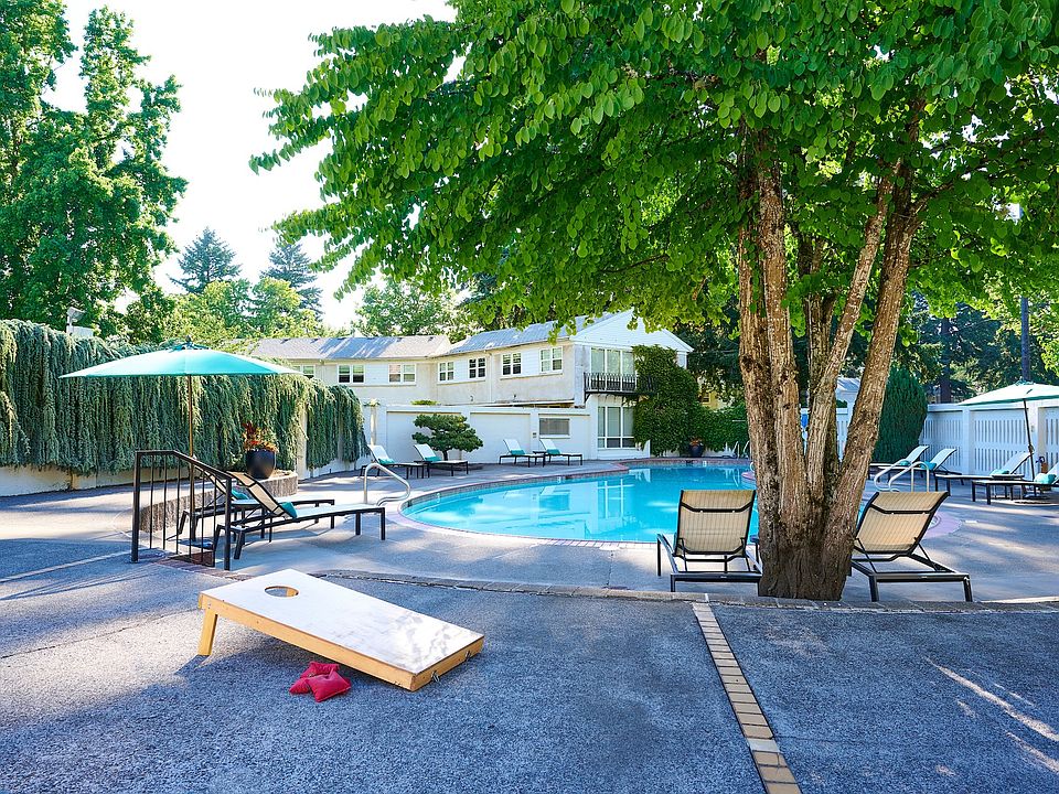 Relaxing Pool