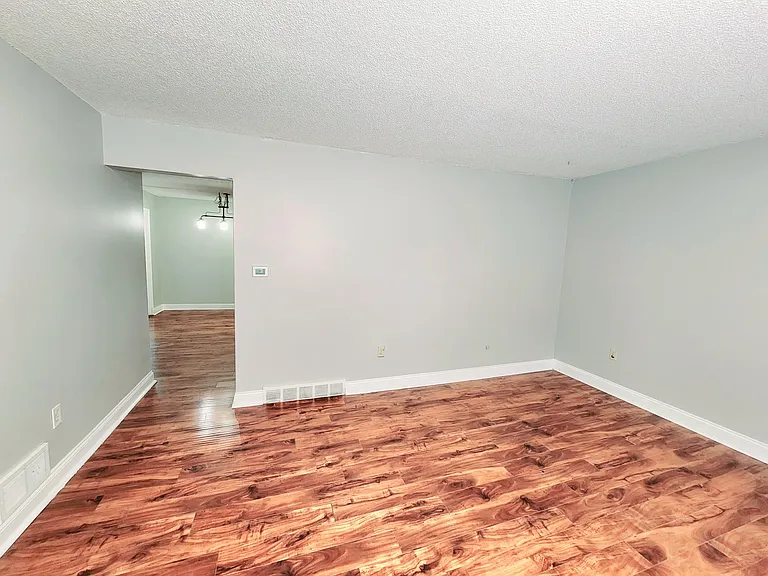 7556 Gordon Cir — Photo 1