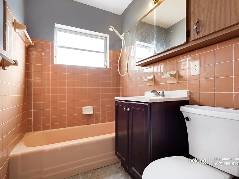 865 Canada St NE — Photo 6