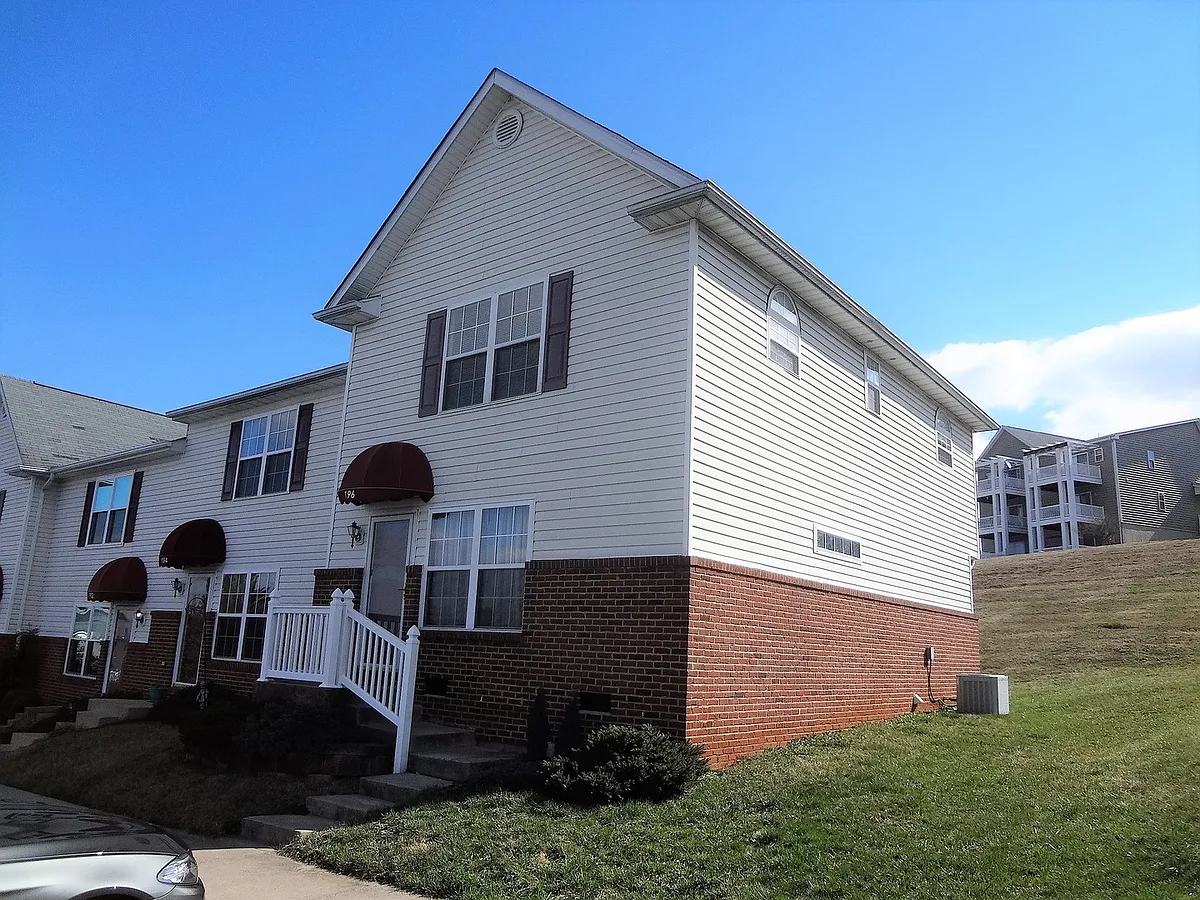 Building Photo - 196 Emerson Ln
