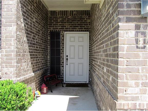 2nd image of 712 Lakeview Dr