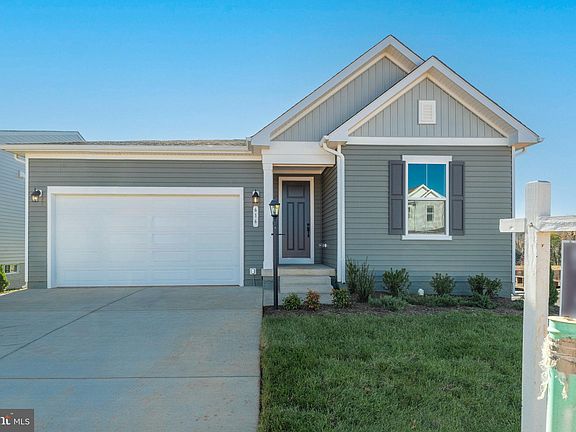 3rd image of 616 Clover Ln