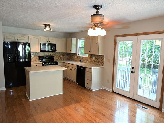 4th image of 580 Quail Hollow Dr S