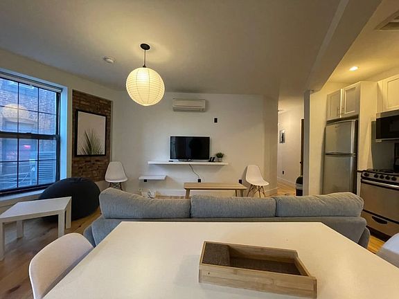 3rd image of 729 Meeker Ave #2F