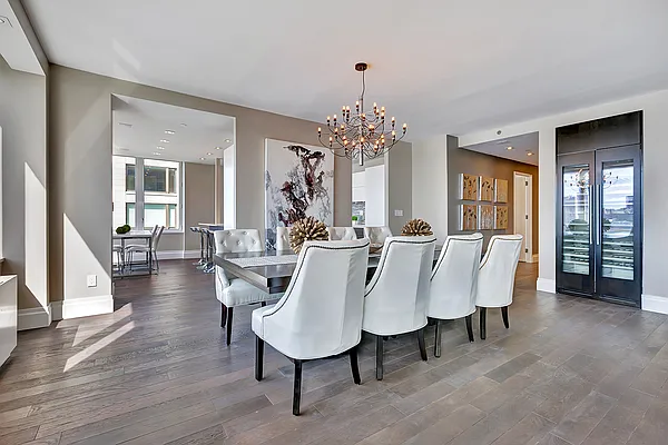 Sold by R New York | media 2