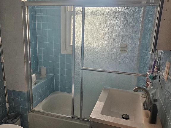 3rd image of 421 River Dr Floor 2
