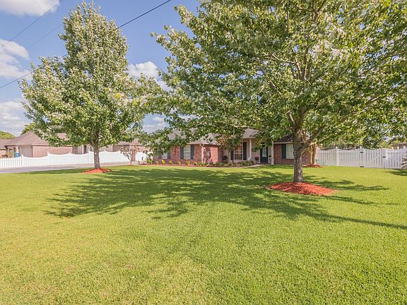 2nd image of 104 Sanro Dr