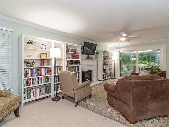 2nd image of 3114 Cave Ct