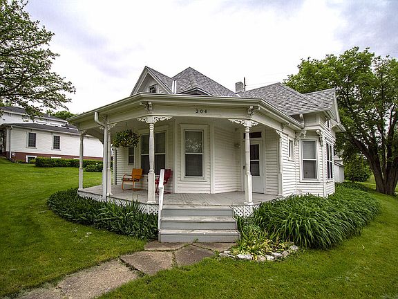 3rd image of 204 E 4th St