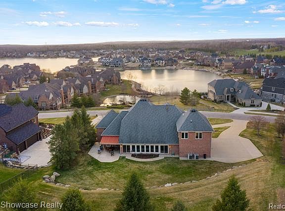 4th image of 8387 Stoney Creek Dr