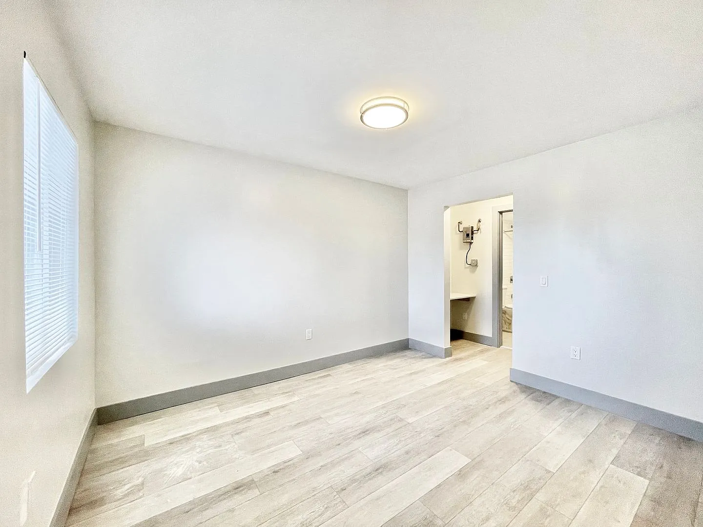1231 NW 58 Ter — Photo 3