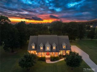725 Winding Spring Dr, Fayetteville, AR 72703