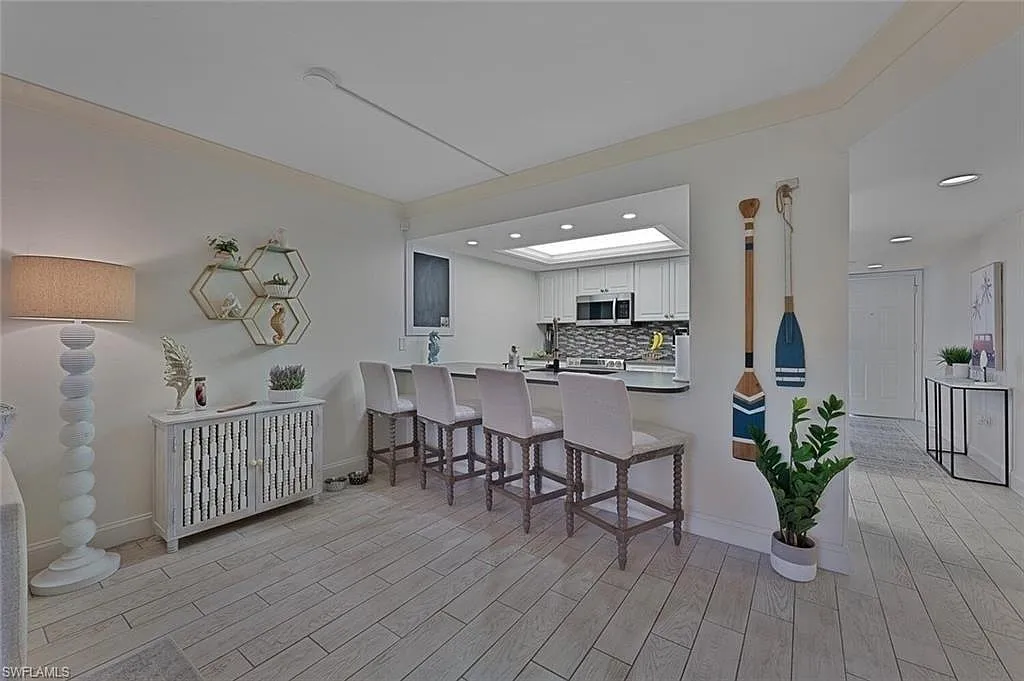 154 Cypress Way E — Photo 3