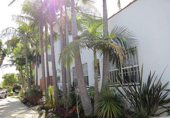 4th image of 535 N Orange Dr