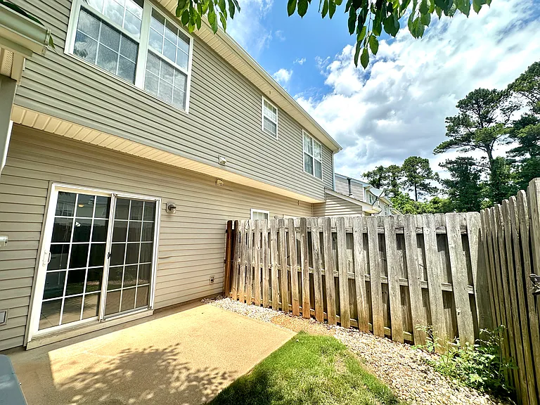 616 Graythorn Ln — Photo 18