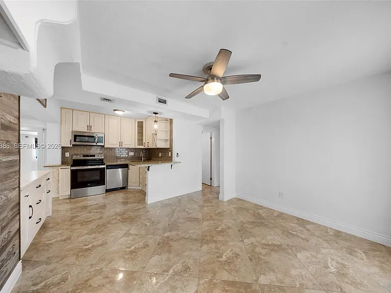 1837 NE 48th Ct — Photo 5