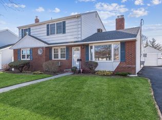 817 Prescott St, Valley Stream, NY 11580