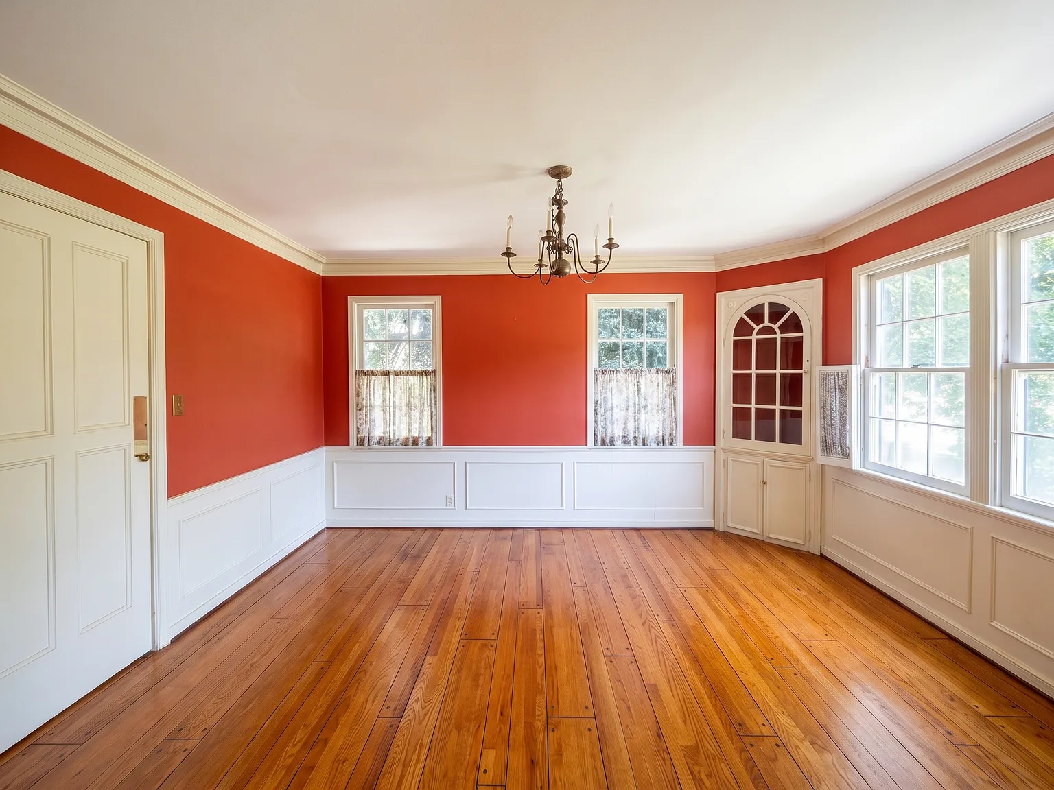 4 bed, 2.5 bath, 2715 sqft, $6,600 — Photo 4