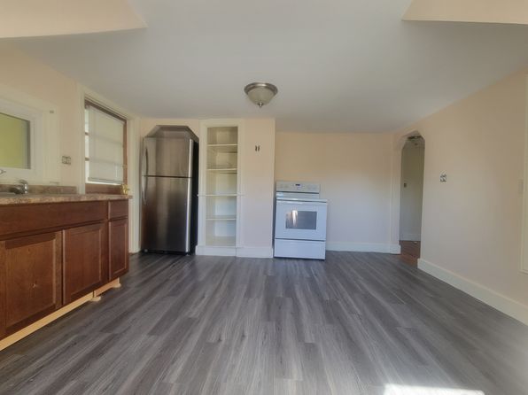 4 Reagan Rd APT 3