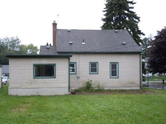 3rd image of 32440 Donnelly St