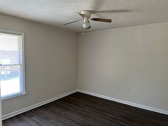 4th image of 140 Lanier Dr #112