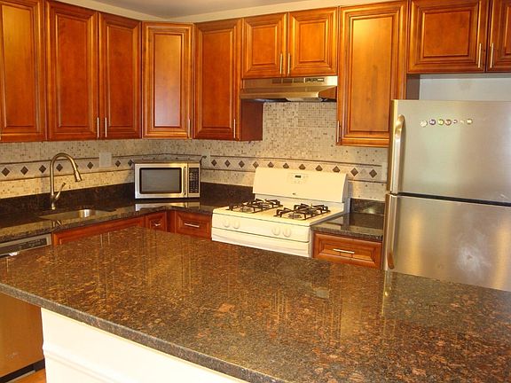 3rd image of 908 Diamond Dr