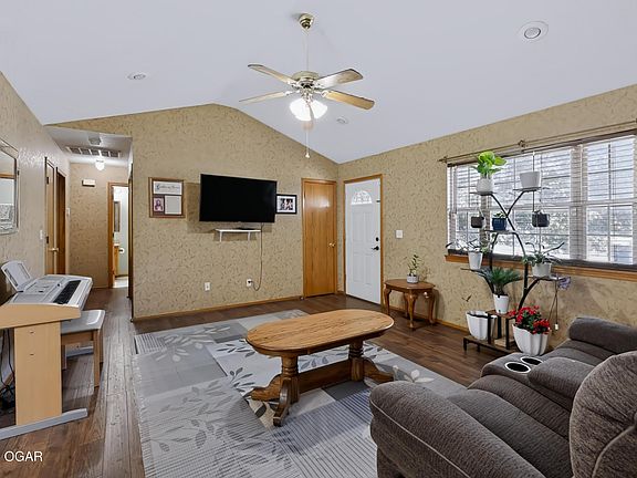 5th image of 1610 Sophia St