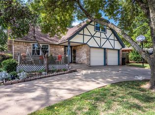 201 S English Dr, Moore, OK 73160