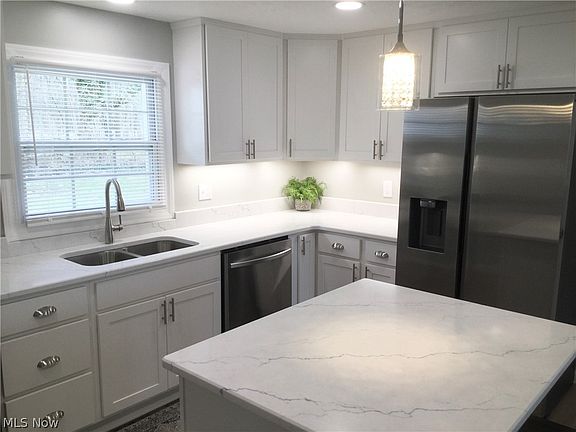 3rd image of 624 Irving Park Blvd