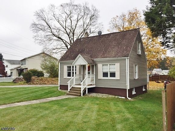2nd image of 8 Lawnwood Ave