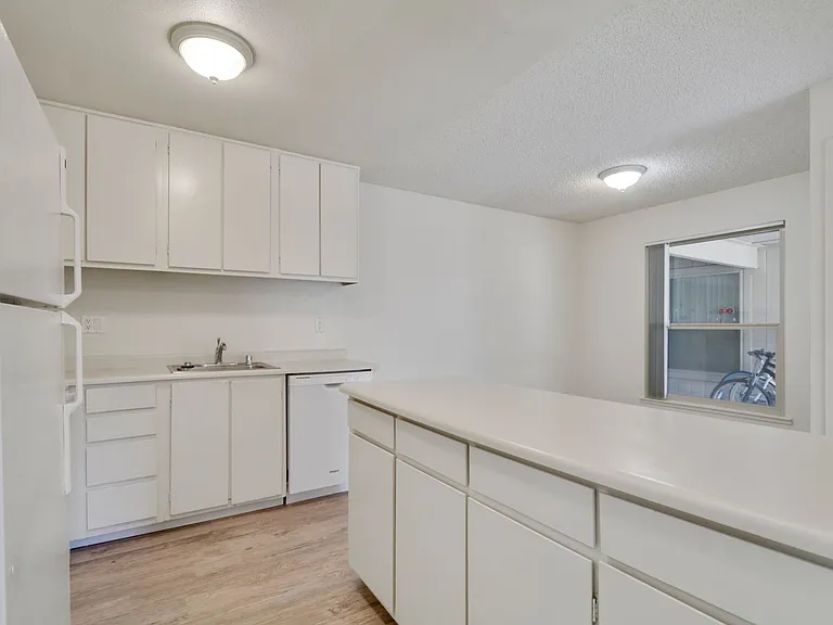 Clubside Apartments — Photo 2