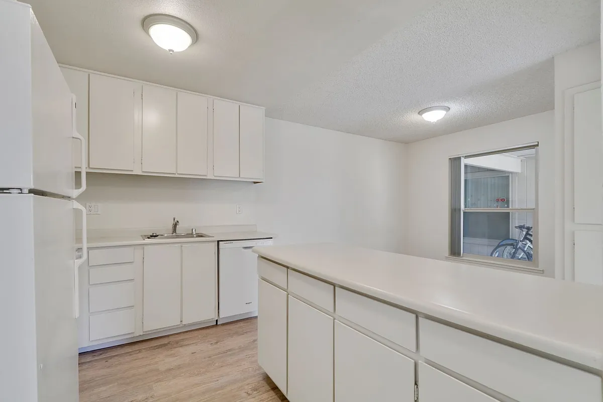 Building Photo - Clubside Apartments
