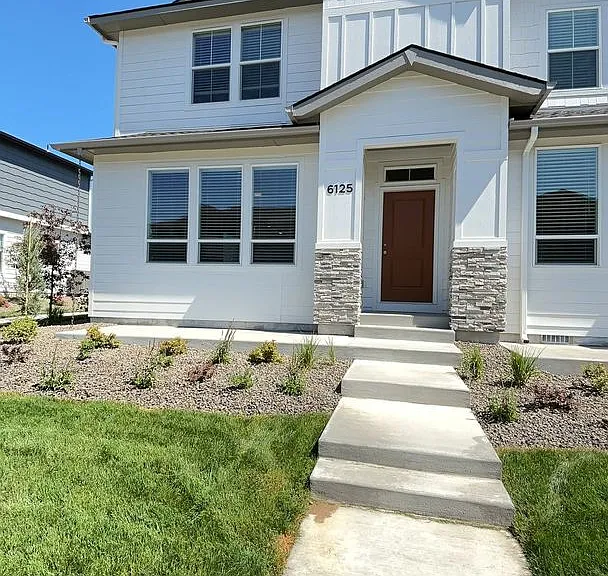 6125 N Tarako Ave — Photo 1