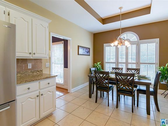 5th image of 2352 Carraway St