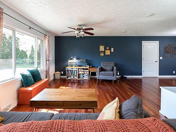 4th image of 505 N Grandview Dr