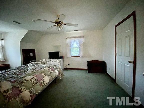 5th image of 301 Fire Tower Ln