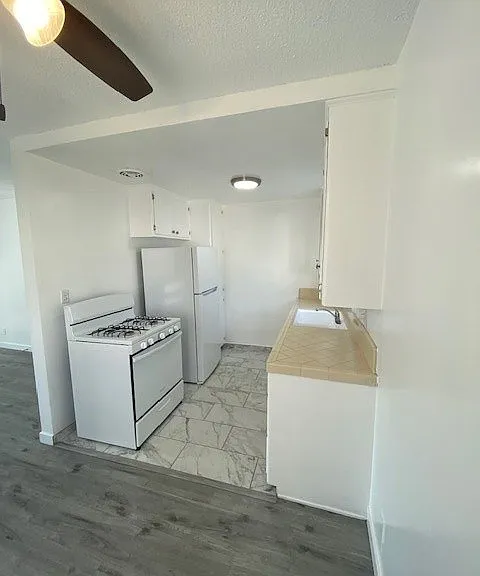 4008 Stevely Ave. — Photo 11