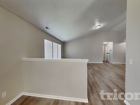 4th image of 636 Weeping Way Ln