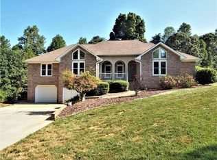 4960 Elmhurst Dr NE, Hickory, NC 28601