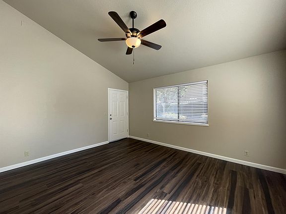 3rd image of 2811 Morseman Ave