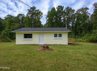 705 Riggs Rd, Hubert, NC 28539