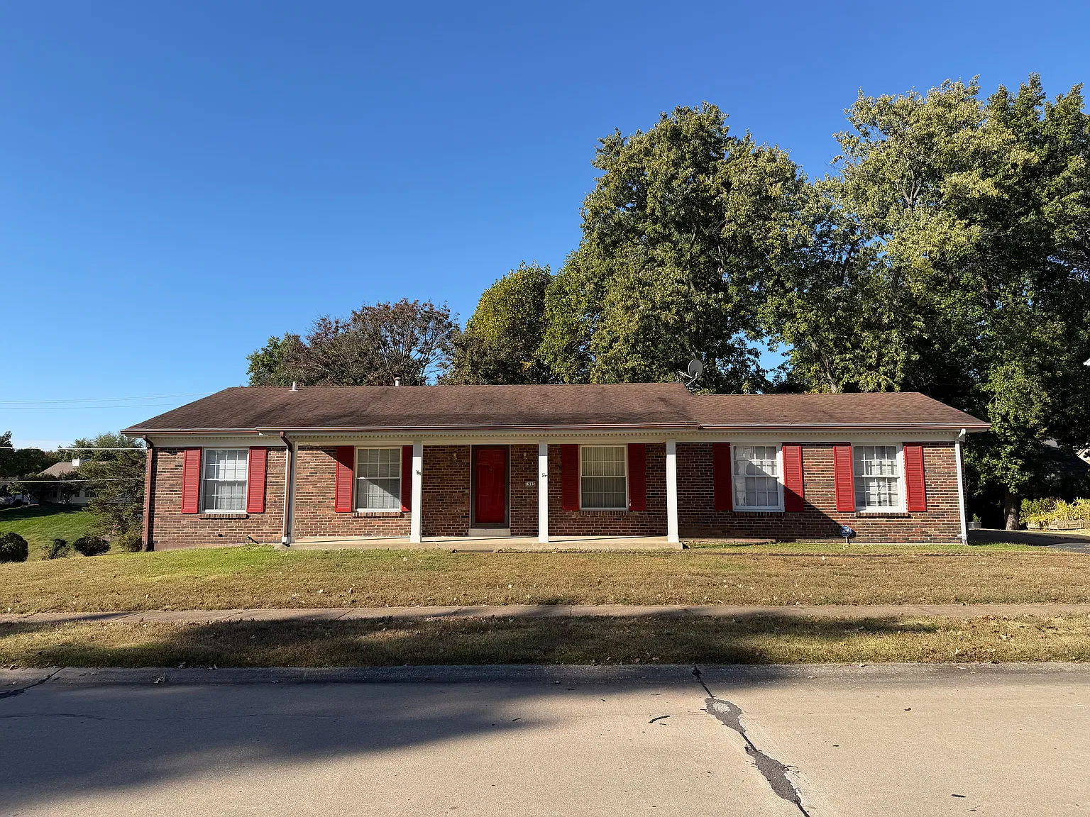 3 bed, 2400 sqft, $2,250 — Photo 2