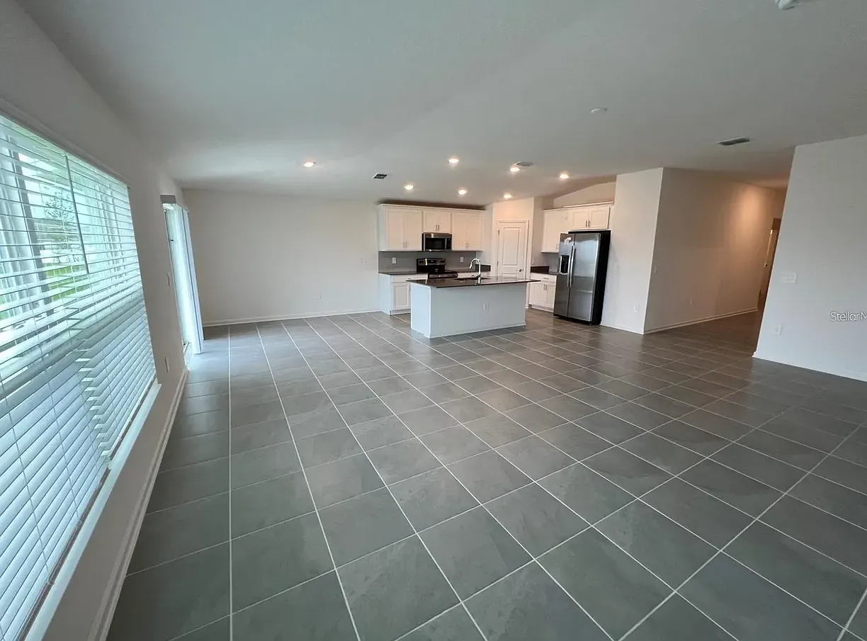 4 bed, 2000 sqft, $2,300 — Photo 4