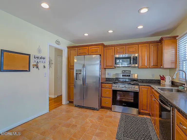 4 bed, 1971 sqft, $3,500 — Photo 2