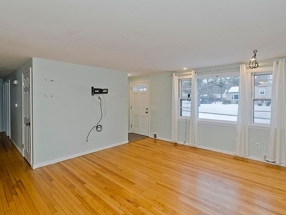 4th image of 53 Meadowlark Dr