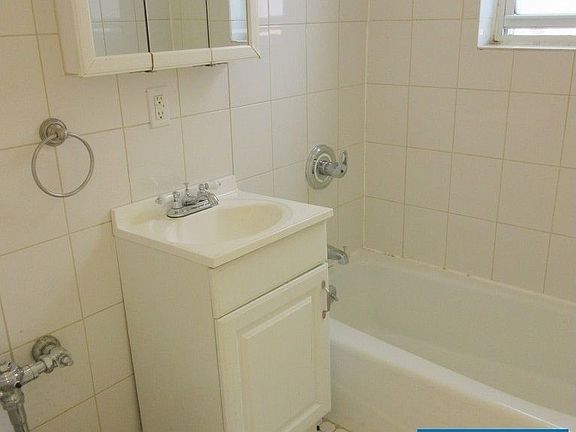 4th image of 21-67 27th St #3AA